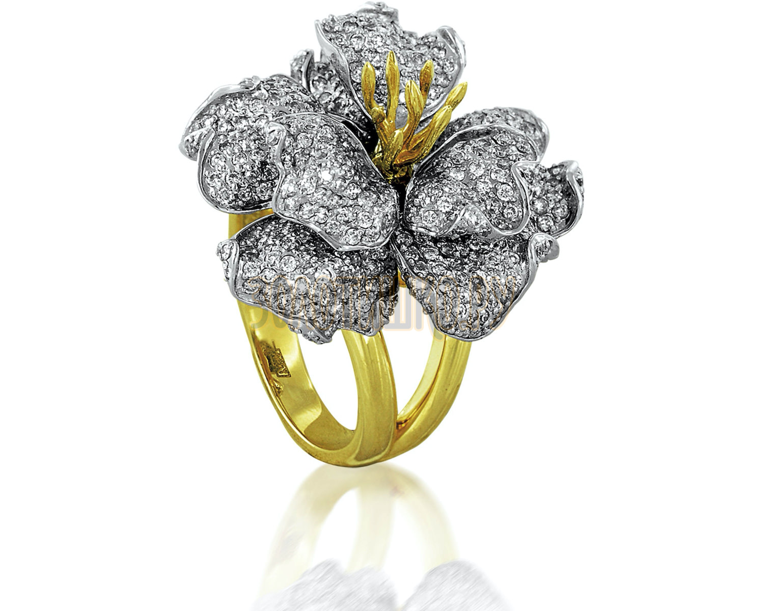 Кольца золотые в форме цветка